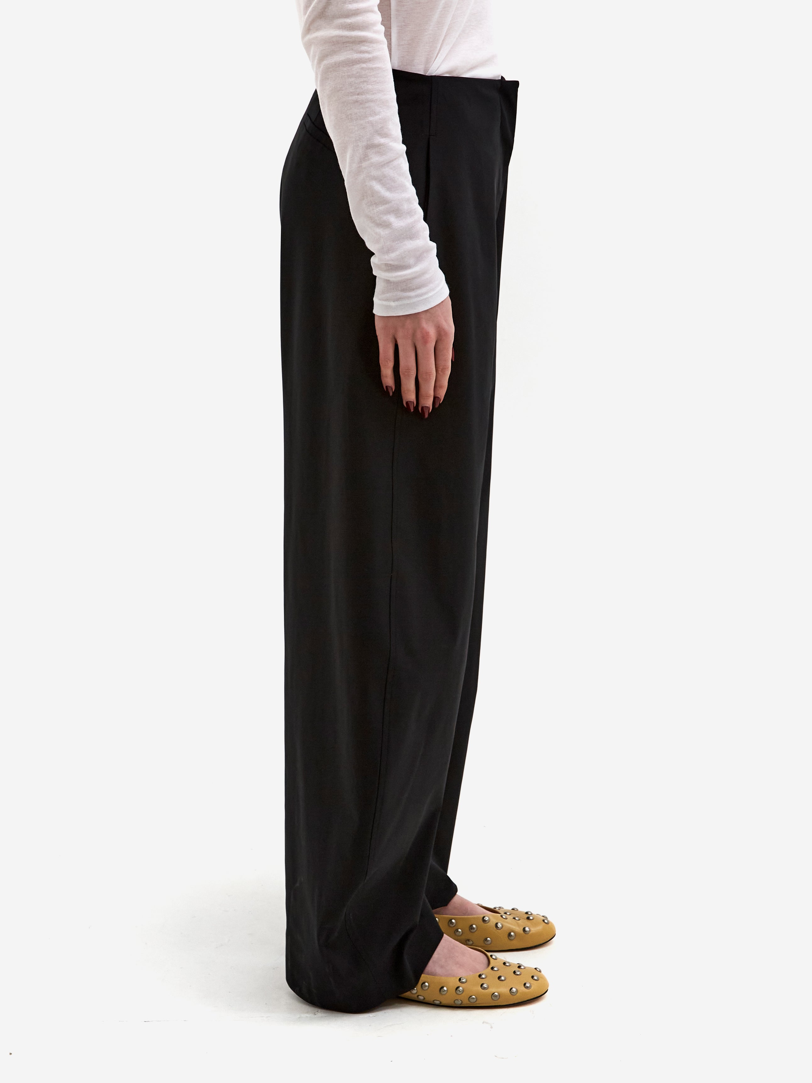 AMOMENTO Curved Silhouette Pants - Black – Goodhood