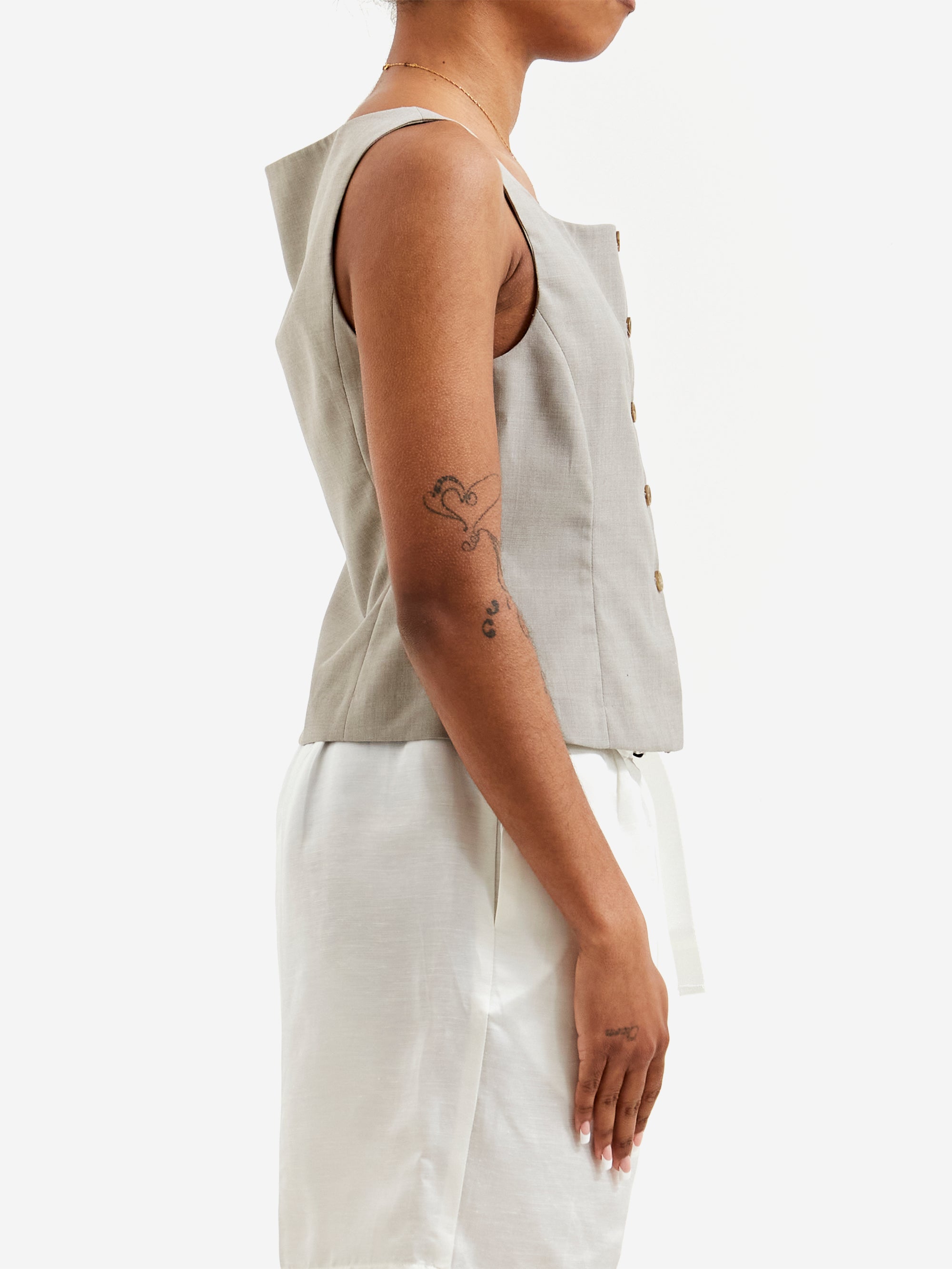 AMOMENTO Scoop Neck Two Way Vest - Beige – Goodhood