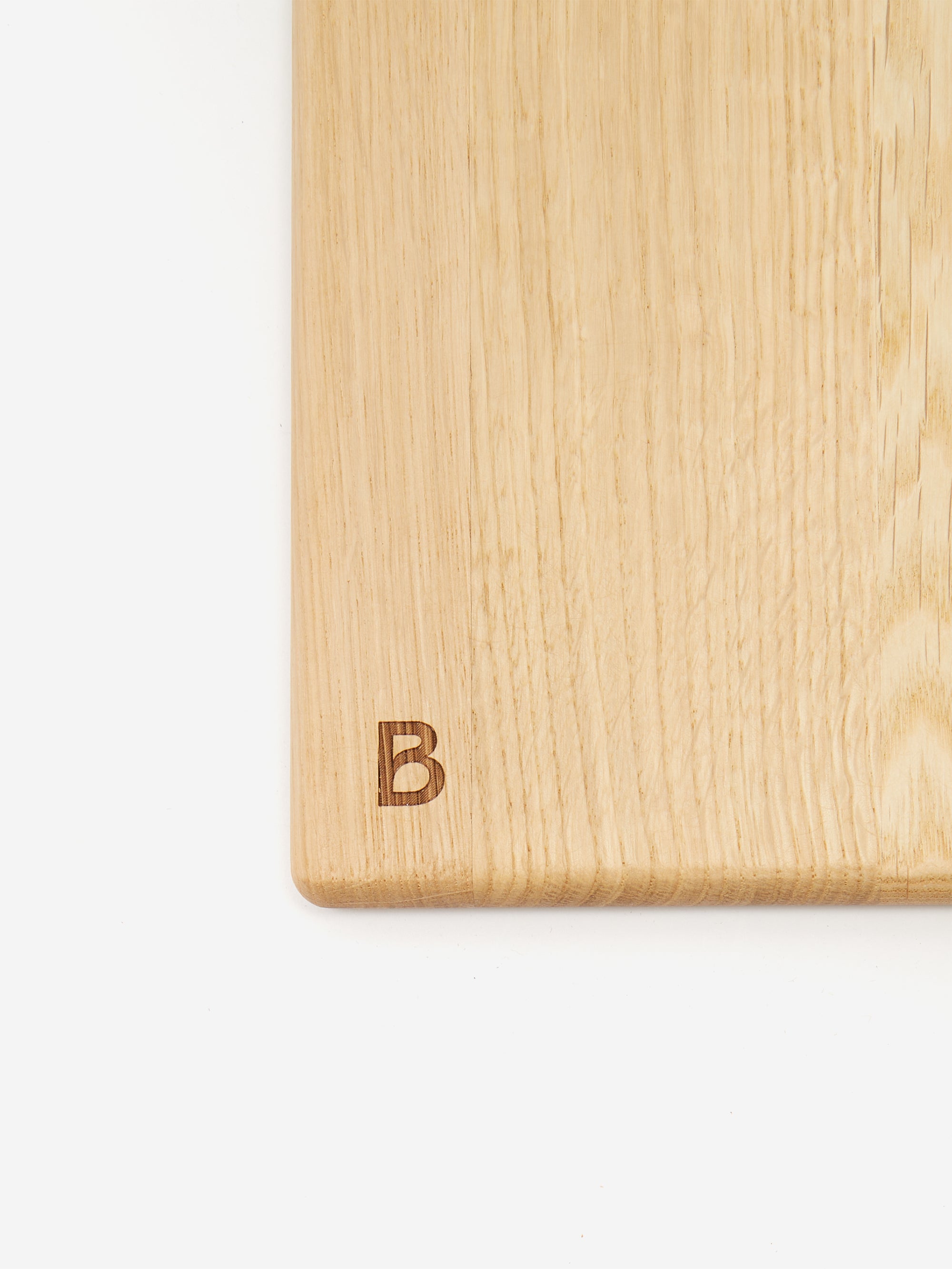 http://goodhoodstore.com/cdn/shop/files/BROSTE-COPENHAGEN-OLINA-CHOPPING-BOARD-NATURAL---14CM-X-30CM_AW23_GOODHOOD_-3.jpg?v=1693926199