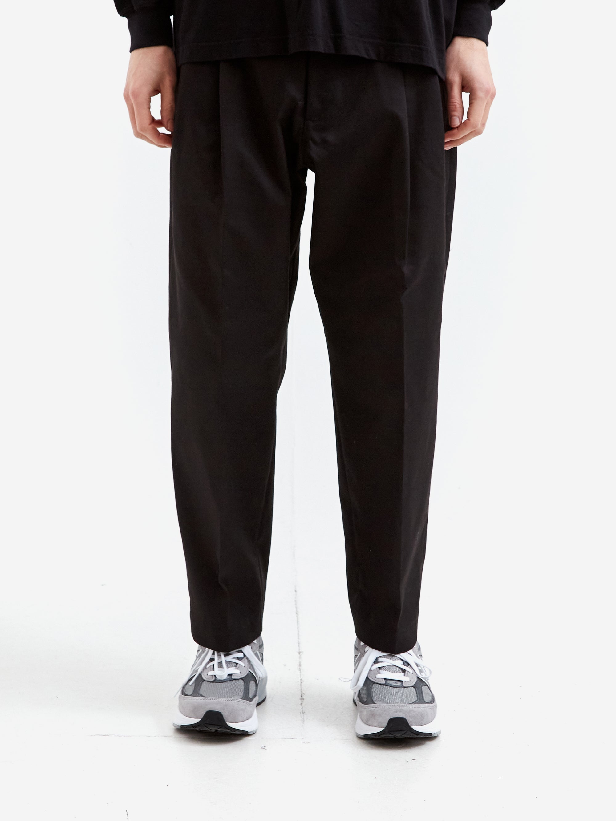 Neighborhood Two Tuck Pants - Black – Goodhood