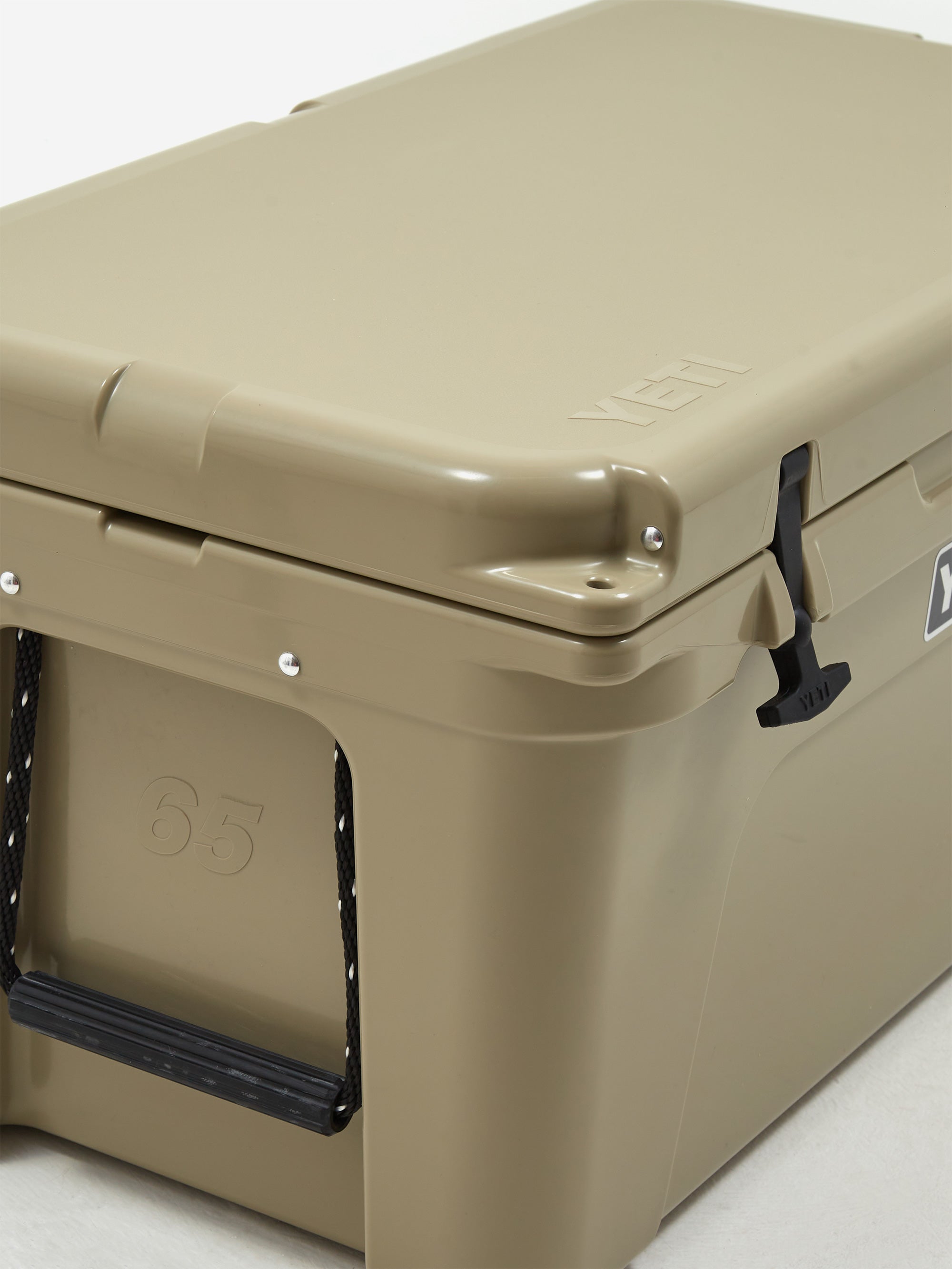 YETI Tundra 65 Tan