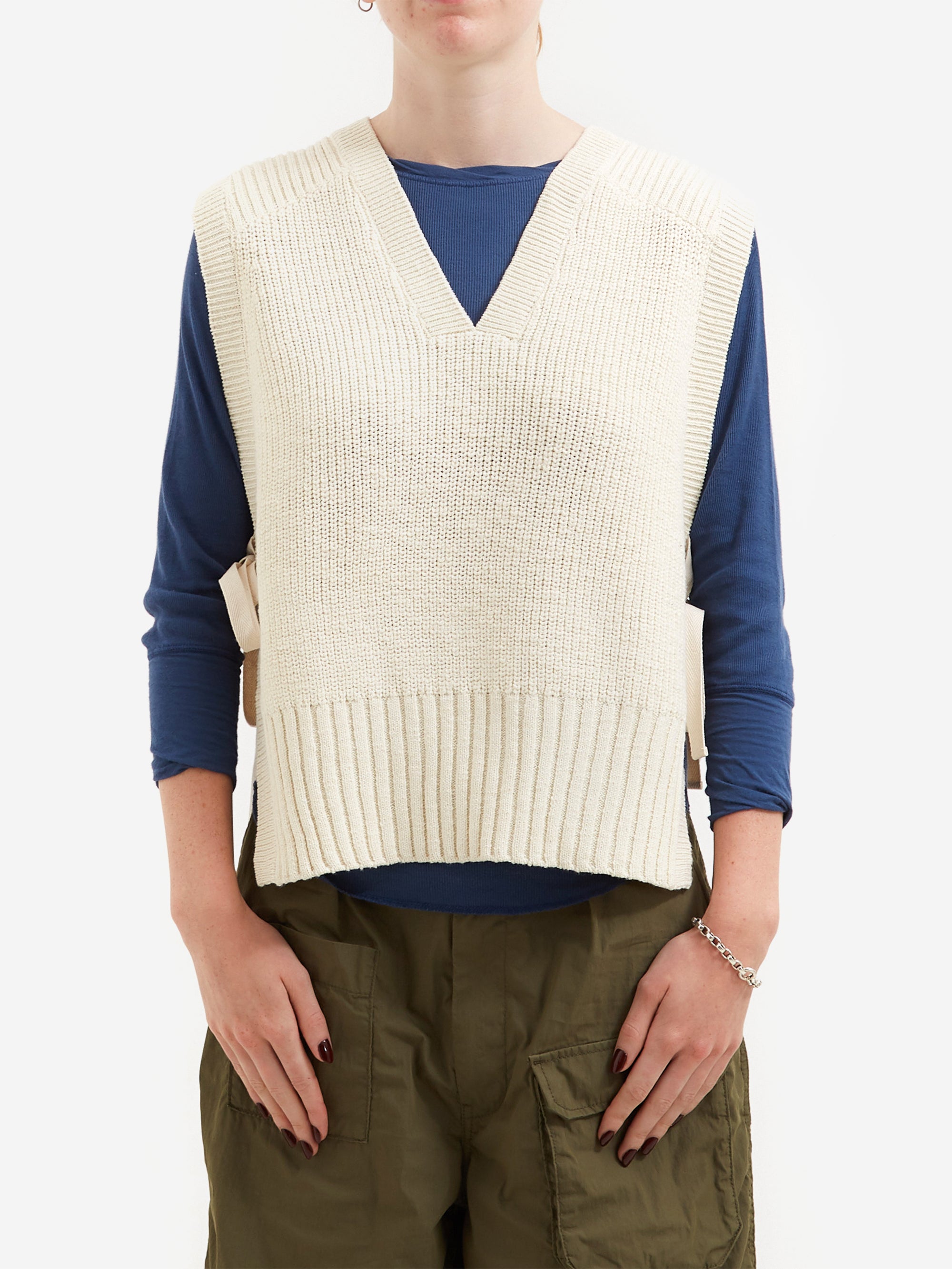 BEAMS BOY ニットベスト ホワイト クリーム Beams Boy Side Ribbed Red Crossed Vest - Ivory – Goodhood