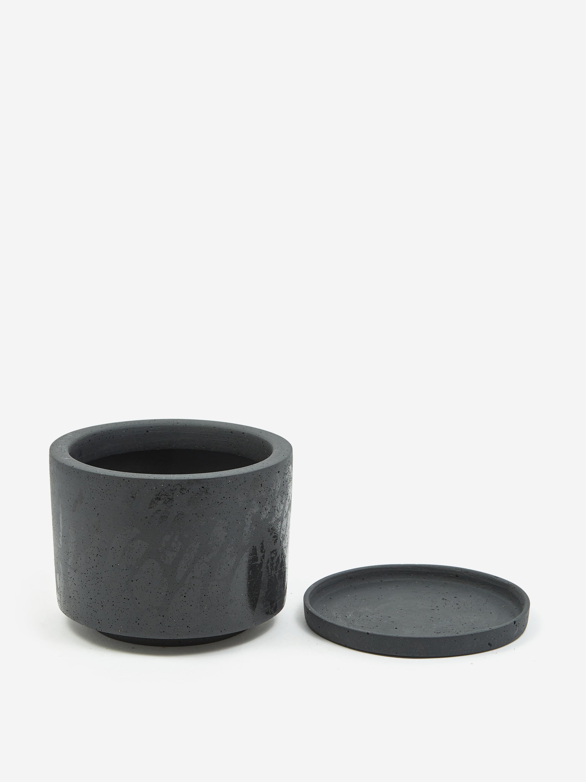 HAY Plant Pot With Saucer - Large - Black – Goodhood