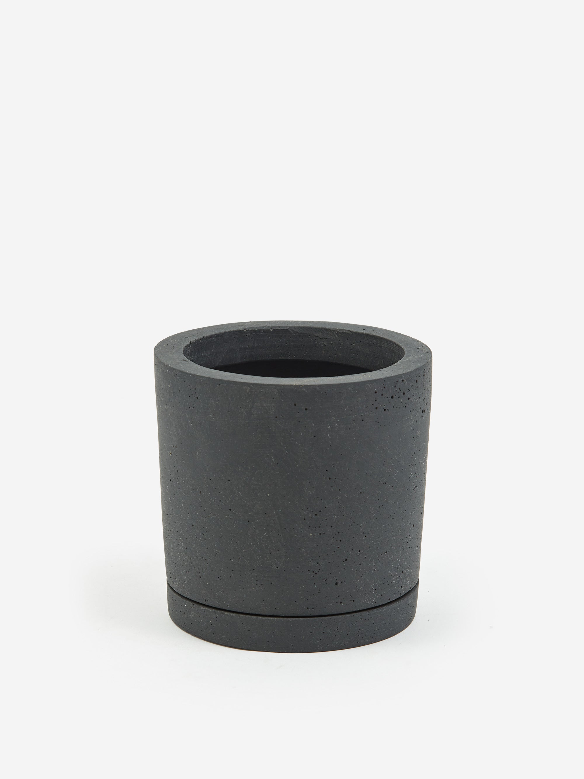HAY Plant Pot With Saucer - Medium - Black – Goodhood
